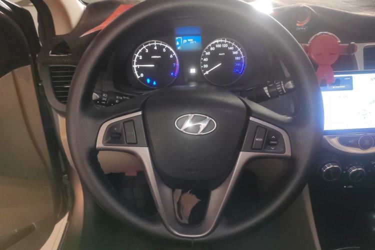 Used Hyundai Verna (older generation) 2014 1.4L Automatic Smart GLS Steering Wheel