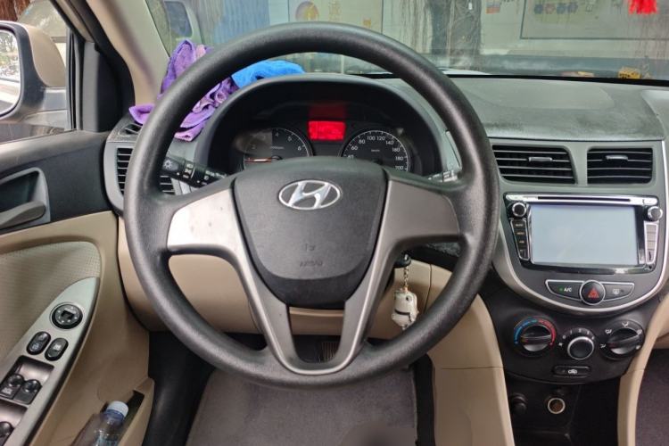 Used Hyundai Verna (older generation) 2014 1.4L Automatic Smart GLS Steering Wheel