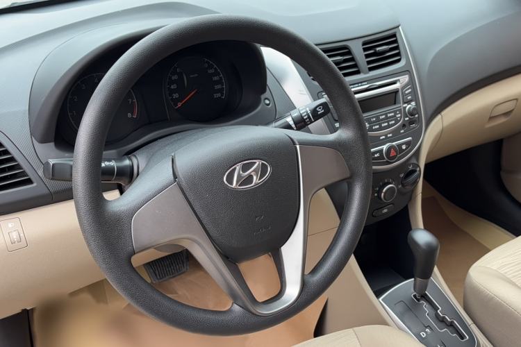 Used Hyundai Verna (older generation) 2014 1.4L Automatic Smart GLS Steering Wheel