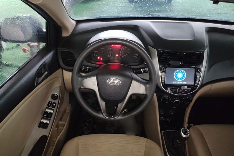 Used Hyundai Verna (older generation) 2014 1.4L Manual Smart GLS Trim Steering Wheel