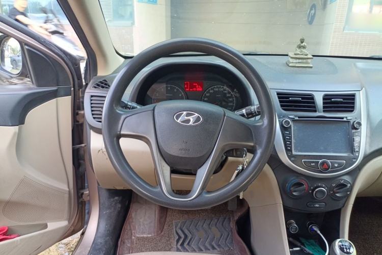 Used Hyundai Verna (older generation) 2014 1.4L Manual Fashion GS Model Steering Wheel