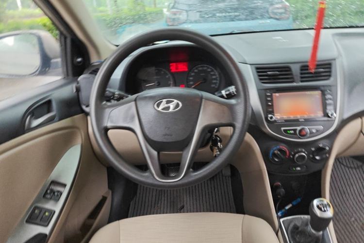 Used Hyundai Verna (older generation) 2014 1.4L Manual Fashion GS Model Steering Wheel
