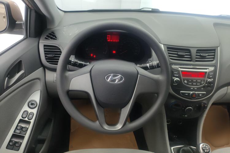 Used Hyundai Verna (older generation) 2014 1.4L Manual Smart GLS Trim Steering Wheel