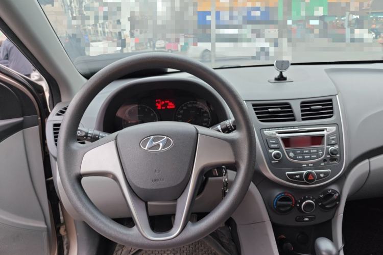 Used Hyundai Verna (older generation) 2014 1.4L Automatic Smart GLS Steering Wheel