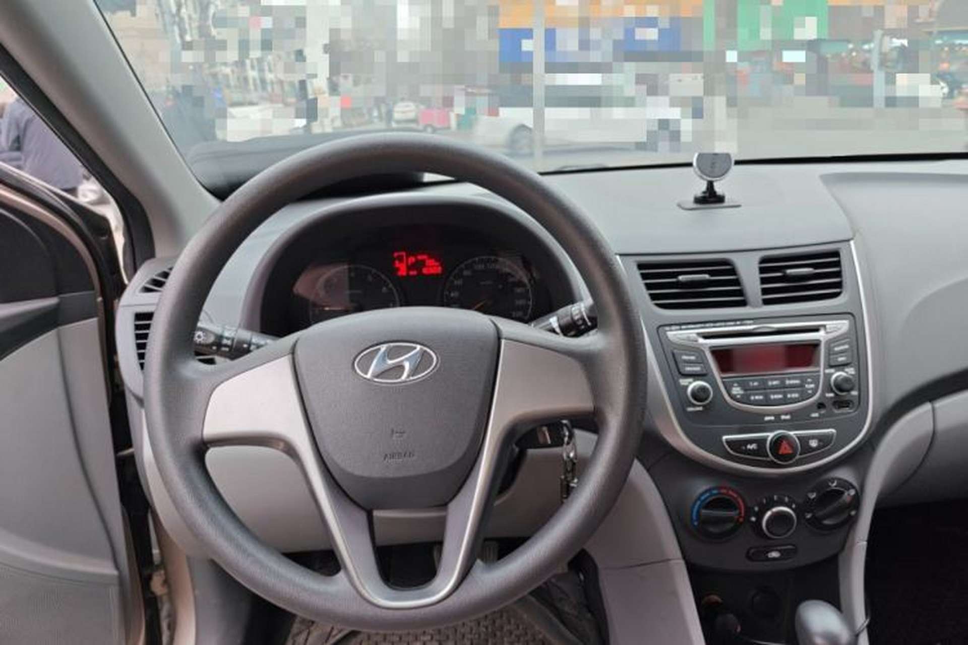 Used Hyundai Verna (older generation) 2014 1.4L Automatic Smart GLS Steering Wheel