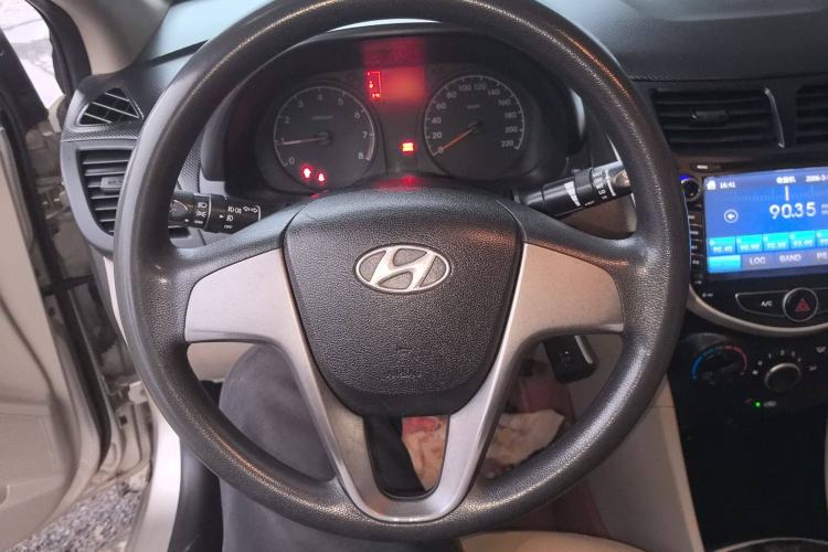 Used Hyundai Verna (older generation) 2014 1.4L Manual Smart GLS Trim Steering Wheel