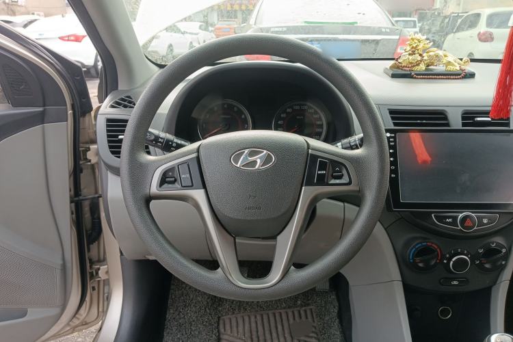 Used Hyundai Verna (older generation) 2014 1.4L Manual Top-Tier Model TOP Steering Wheel