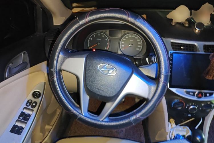 Used Hyundai Verna (older generation) 2014 1.4L Automatic Smart GLS Steering Wheel