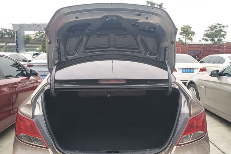 Used Hyundai Verna (older generation) 2014 1.4L Manual Smart GLS Trim Trunk
