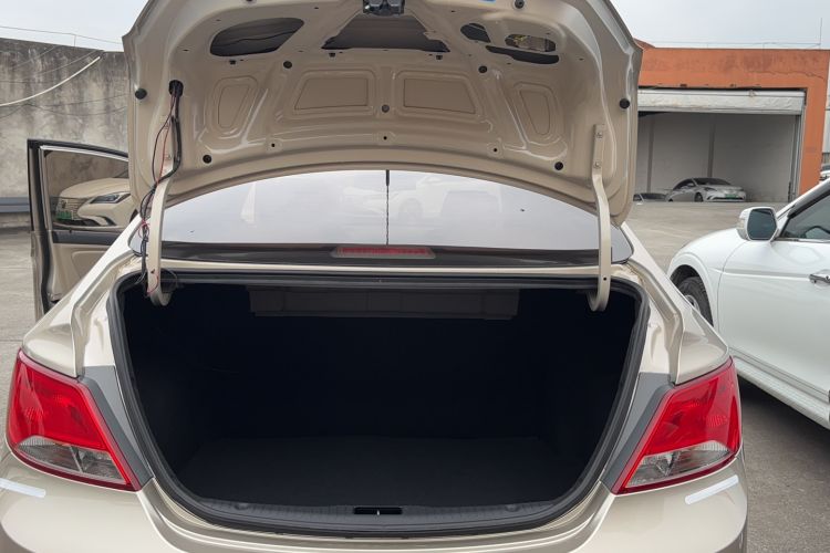 Used Hyundai Verna (older generation) 2014 1.4L Automatic Smart GLS Trunk