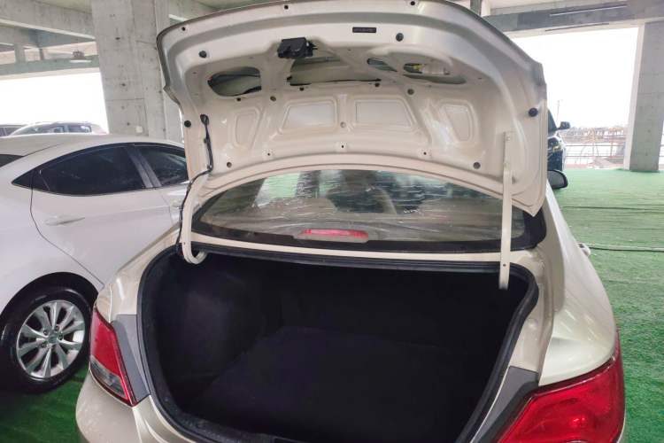 Used Hyundai Verna (older generation) 2014 1.4L Manual Smart GLS Trim Trunk