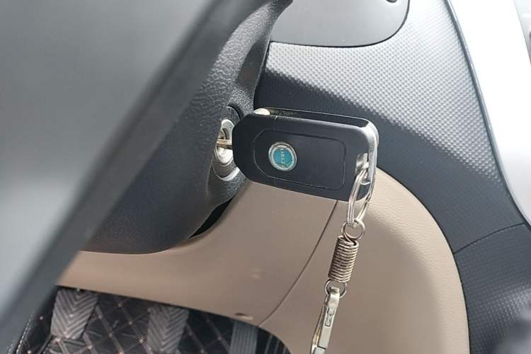 Used Hyundai Verna (older generation) 2014 1.4L Manual Smart GLS Trim Vehicle Key