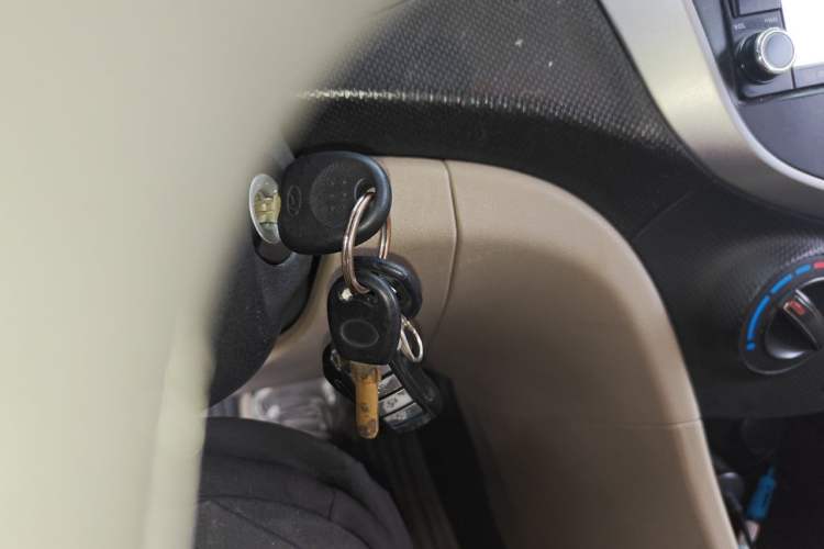 Used Hyundai Verna (older generation) 2014 1.4L Manual Fashion GS Model Vehicle Key