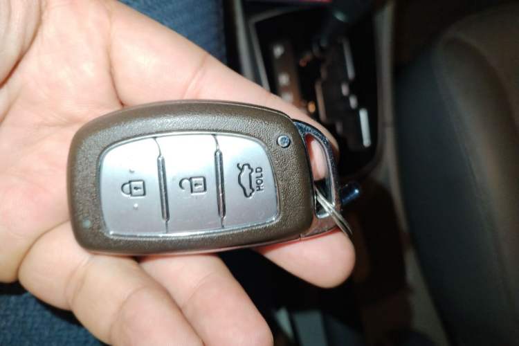 Used Hyundai Verna (older generation) 2014 1.6L Automatic Top-Tier Version TOP Vehicle Key