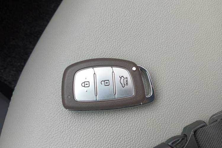 Used Hyundai Verna (older generation) 2014 1.4L Manual Top-Tier Model TOP Vehicle Key