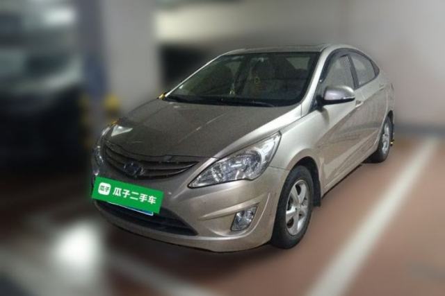 Hyundai Verna (older generation) 2014 1.4L Manual Smart GLS Trim مستعملة