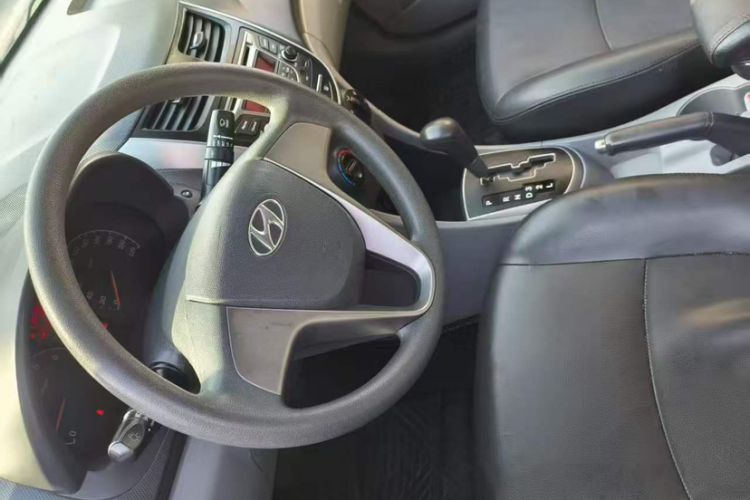 Used Hyundai Verna (older generation) 2016 1.4L Automatic Smart GLS Interior 1