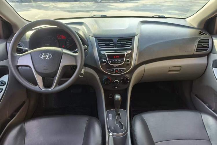 Used Hyundai Verna (older generation) 2016 1.4L Automatic Smart GLS Interior 2