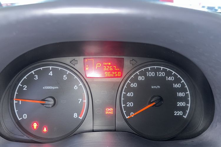 Used Hyundai Verna (older generation) 2016 1.4L Automatic Smart GLS Odometer Close Up
