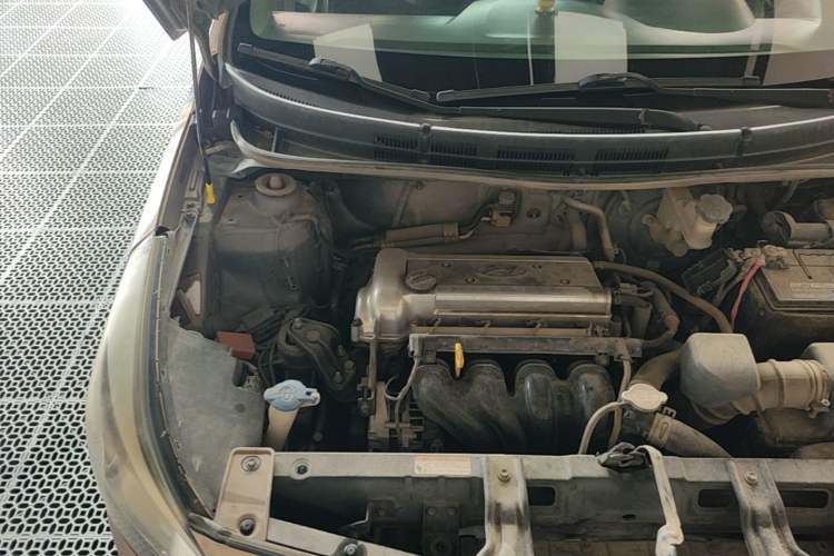 Used Hyundai Verna (older generation) 2016 1.4L Manual Smart GLS Trim Engine Bay Right