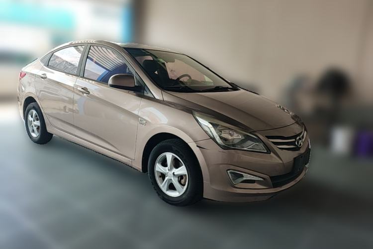 Used Hyundai Verna (older generation) 2016 1.4L Manual Smart GLS Trim Front Right 45 Deg