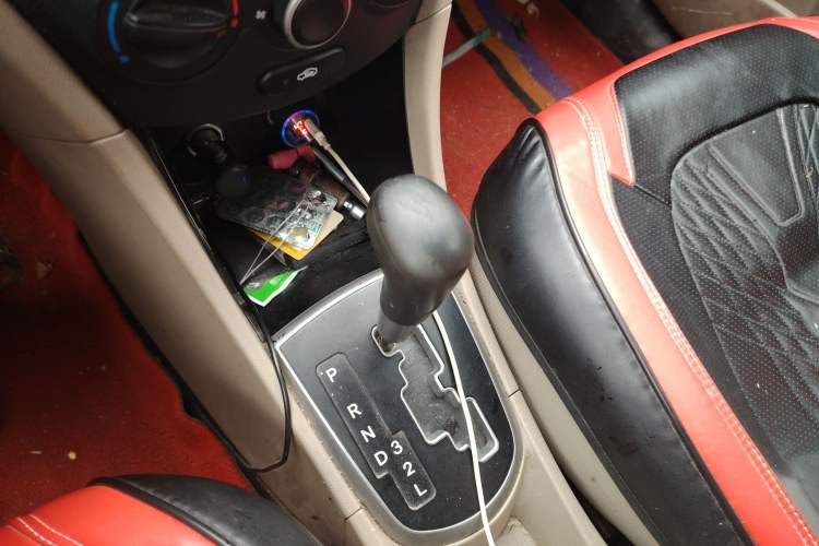 Used Hyundai Verna (older generation) 2016 1.4L Automatic Smart GLS Gear Lever