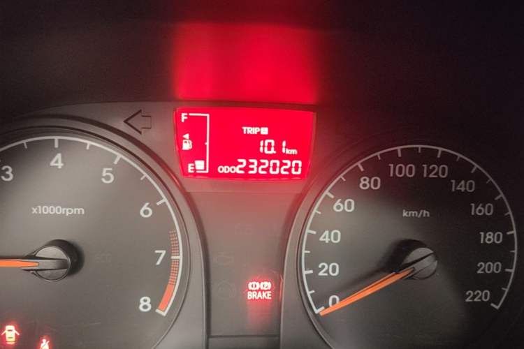 Used Hyundai Verna (older generation) 2016 1.4L Manual Smart GLS Trim Odometer Close Up