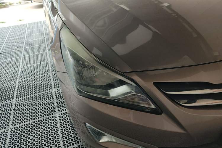 Used Hyundai Verna (older generation) 2016 1.4L Manual Smart GLS Trim Right Front Headlight