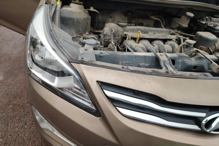 Used Hyundai Verna (older generation) 2016 1.4L Automatic Smart GLS Right Front Headlight