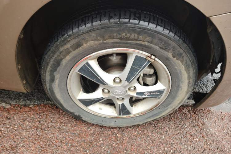 Used Hyundai Verna (older generation) 2016 1.4L Automatic Smart GLS Right Front Wheel Hub