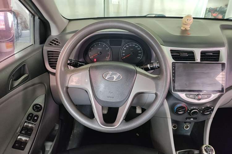 Used Hyundai Verna (older generation) 2016 1.4L Manual Smart GLS Trim Steering Wheel