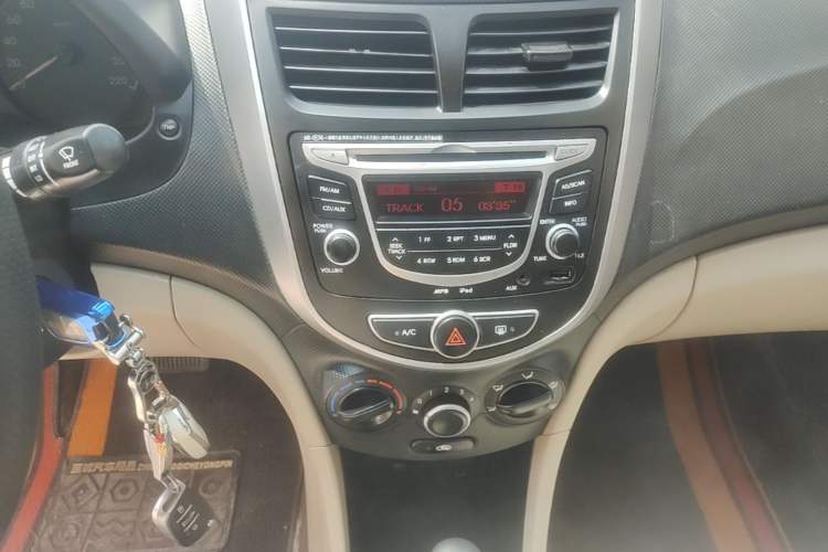 Used Hyundai Verna (older generation) 2016 1.4L Automatic Smart GLS Audio And AC Panel