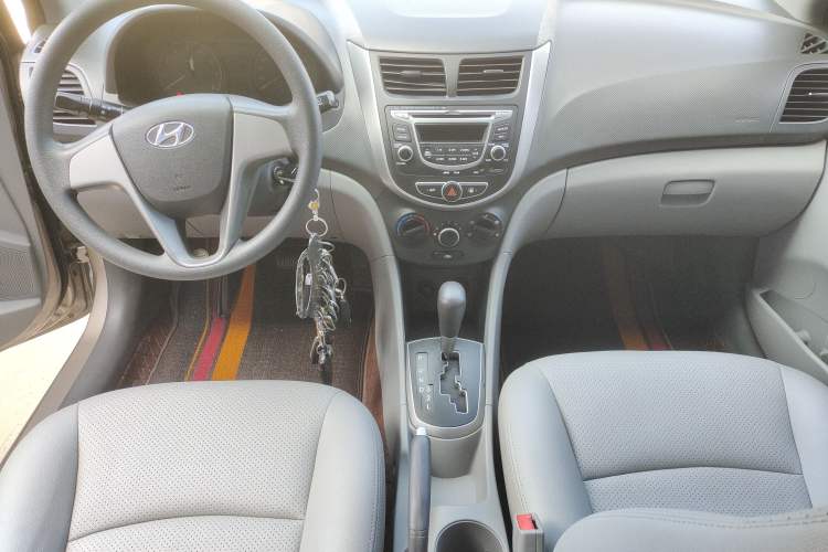 Used Hyundai Verna (older generation) 2016 1.4L Automatic Smart GLS Interior 3