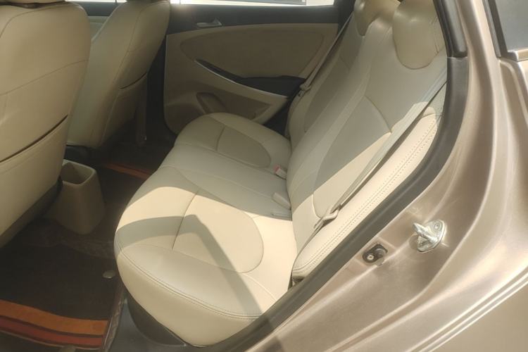 Used Hyundai Verna (older generation) 2016 1.4L Automatic Smart GLS Left Rear Seat