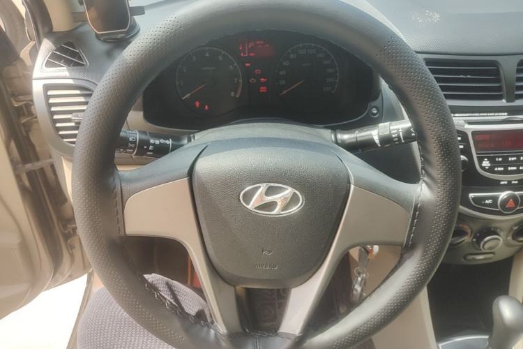Used Hyundai Verna (older generation) 2016 1.4L Automatic Smart GLS Steering Wheel