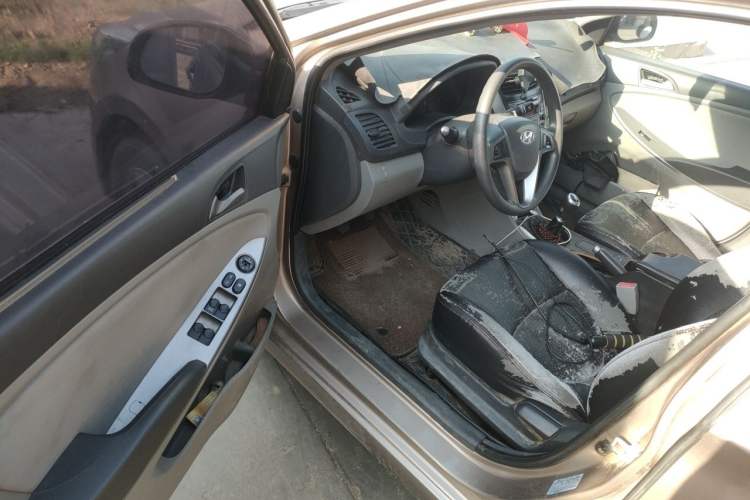 Used Hyundai Verna (older generation) 2016 1.4L Manual Smart GLS Trim Driver Seat