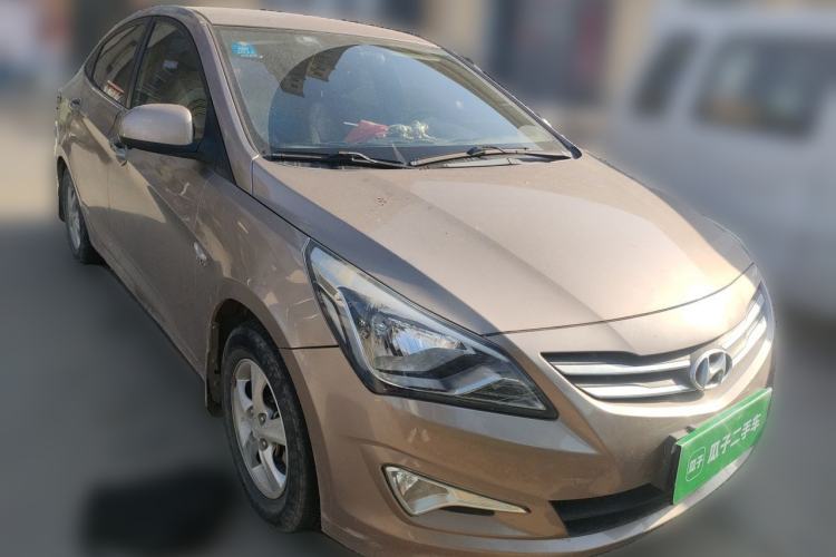 Used Hyundai Verna (older generation) 2016 1.4L Manual Smart GLS Trim Front Right 45 Deg