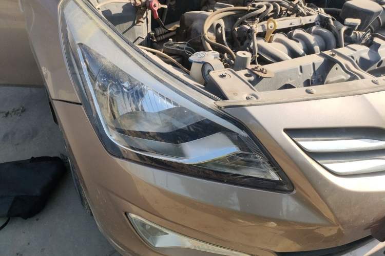 Used Hyundai Verna (older generation) 2016 1.4L Manual Smart GLS Trim Right Front Headlight