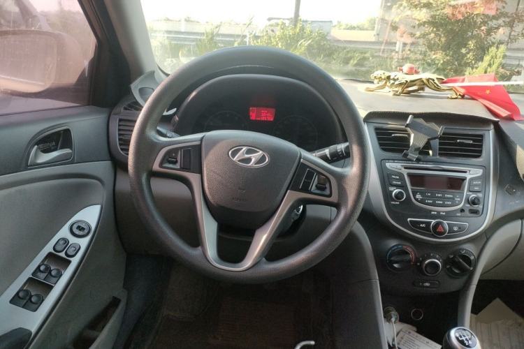 Used Hyundai Verna (older generation) 2016 1.4L Manual Smart GLS Trim Steering Wheel