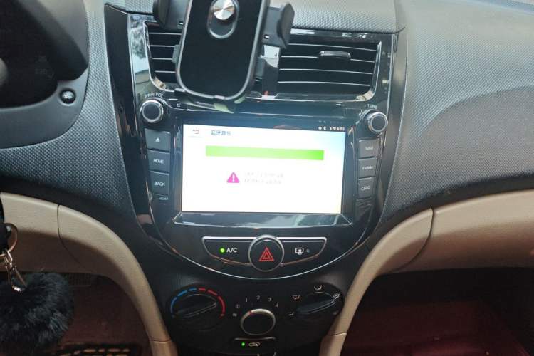 Used Hyundai Verna (older generation) 2016 1.4L Automatic Smart GLS Audio And AC Panel