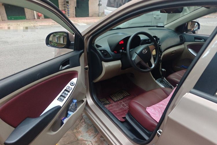 Used Hyundai Verna (older generation) 2016 1.4L Automatic Smart GLS Driver Seat