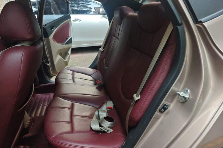 Used Hyundai Verna (older generation) 2016 1.4L Automatic Smart GLS Left Rear Seat