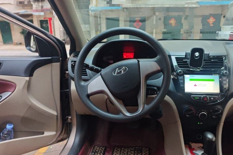 Used Hyundai Verna (older generation) 2016 1.4L Automatic Smart GLS Steering Wheel