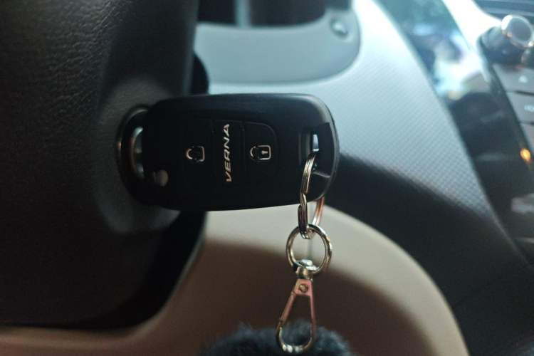 Used Hyundai Verna (older generation) 2016 1.4L Automatic Smart GLS Vehicle Key