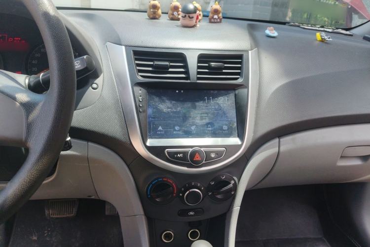Used Hyundai Verna (older generation) 2016 1.4L Automatic Smart GLS Audio And AC Panel