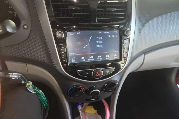Used Hyundai Verna (older generation) 2016 1.4L Automatic Fashionable GS Model Audio And AC Panel