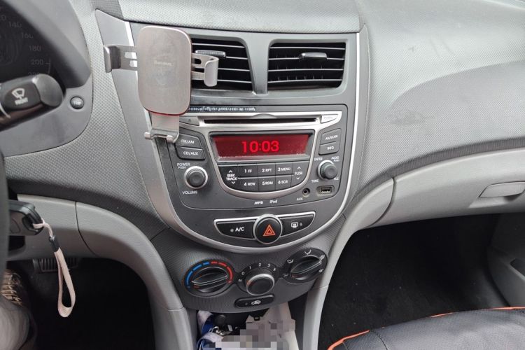 Used Hyundai Verna (older generation) 2016 1.4L Automatic Fashionable GS Model Audio And AC Panel