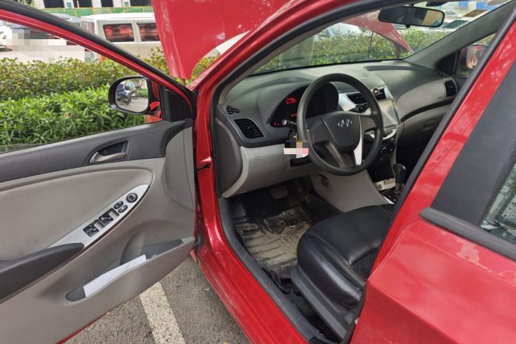 Used Hyundai Verna (older generation) 2016 1.4L Automatic Smart GLS Driver Seat