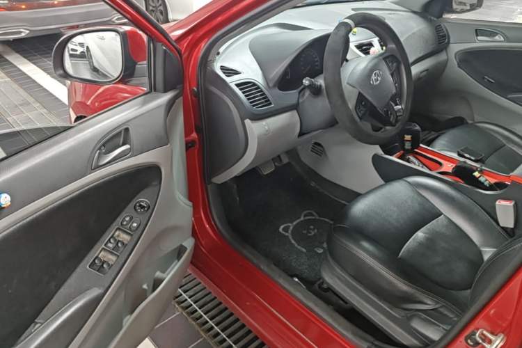 Used Hyundai Verna (older generation) 2016 1.4L Automatic Smart GLS Driver Seat