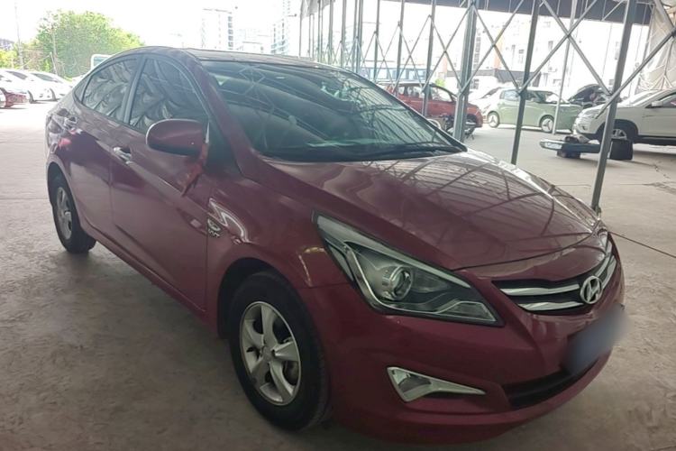 Used Hyundai Verna (older generation) 2016 1.4L Automatic Leading-Edge GLX Front Right 45 Deg